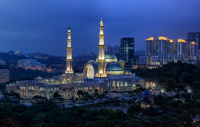 A visit to Jamek Mosque is a first class flight back in time to the early days of KL. - IFlyFirstClass