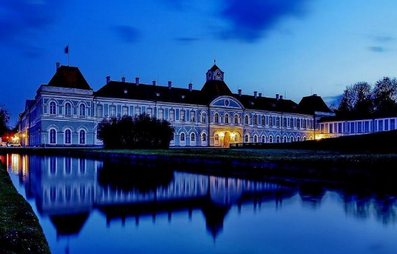 Take a last minute business class flight to Munich and tour Nymphenburg Palace. - IFlyFirstClass