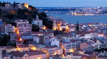  Book discounted last minute flights to Lisbon to revel in St. George’s Castle grandeur. - IFlyFirstClass